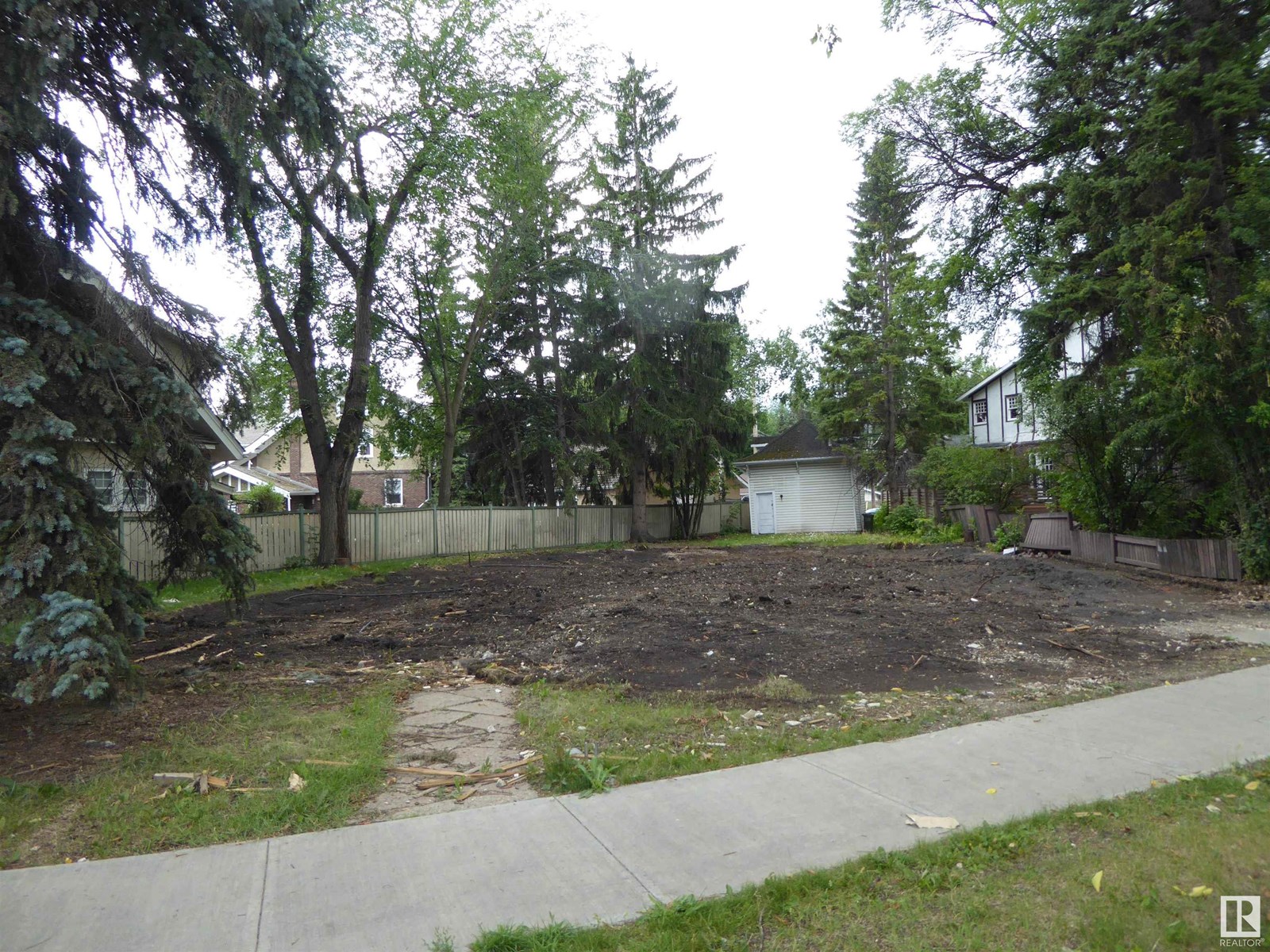 Photo 2 of 10220 Connaught Dr Nw, Edmonton AB