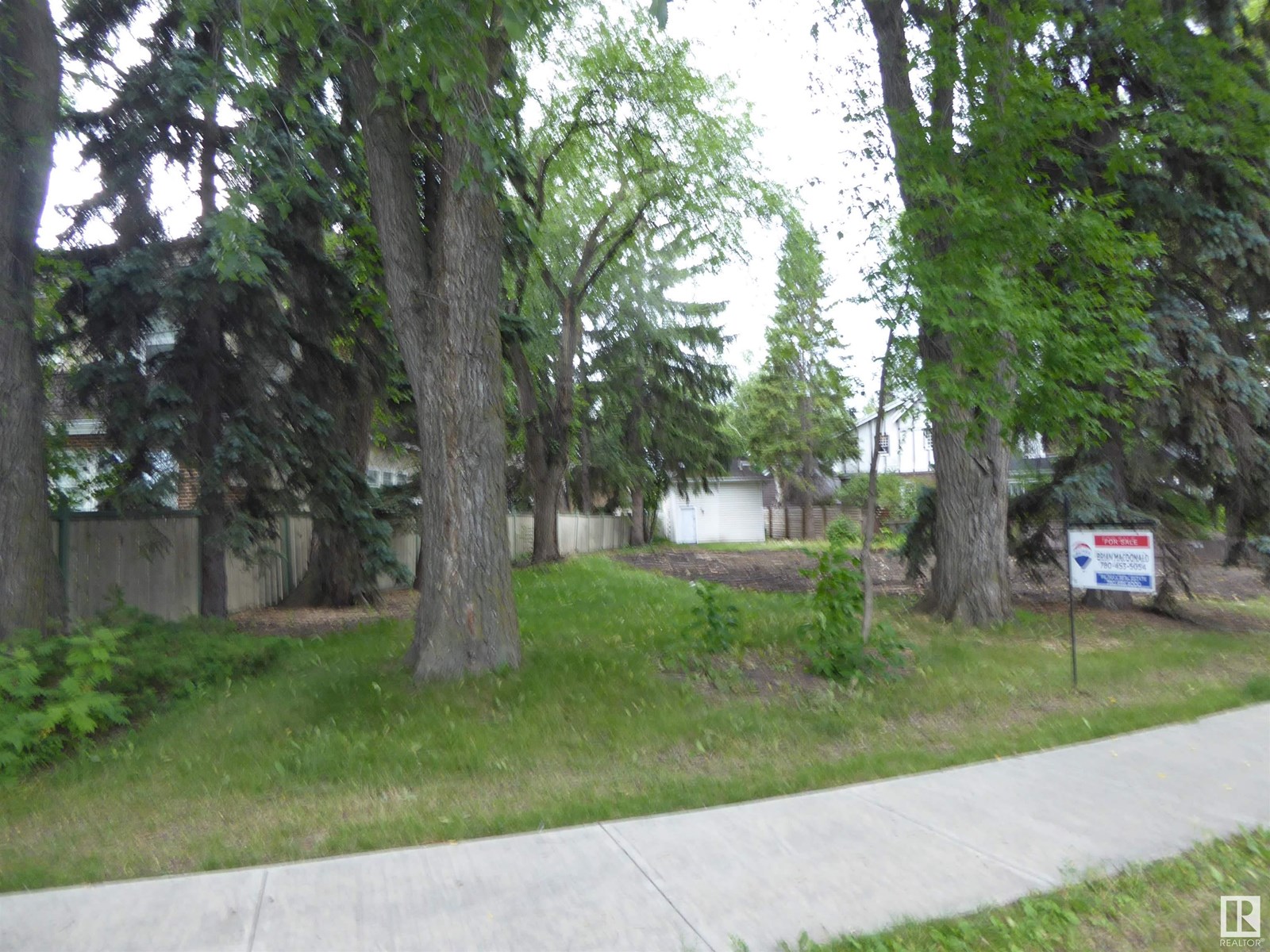 Photo 3 of 10220 Connaught Dr Nw, Edmonton AB