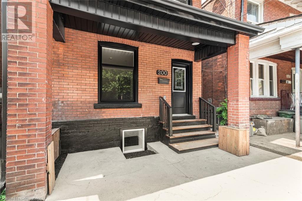Photo 2 of 200 Sanford Avenue S, Hamilton ON