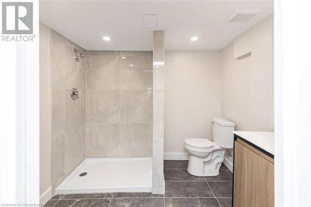 Photo 35 of 200 Sanford Avenue S, Hamilton ON