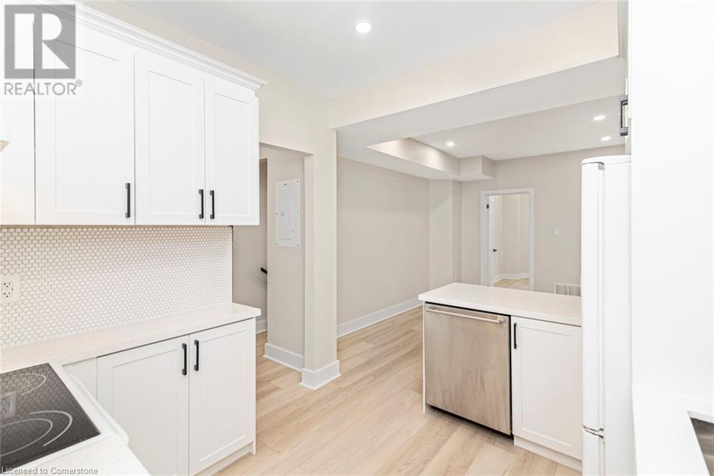 Photo 14 of 200 Sanford Avenue S, Hamilton ON