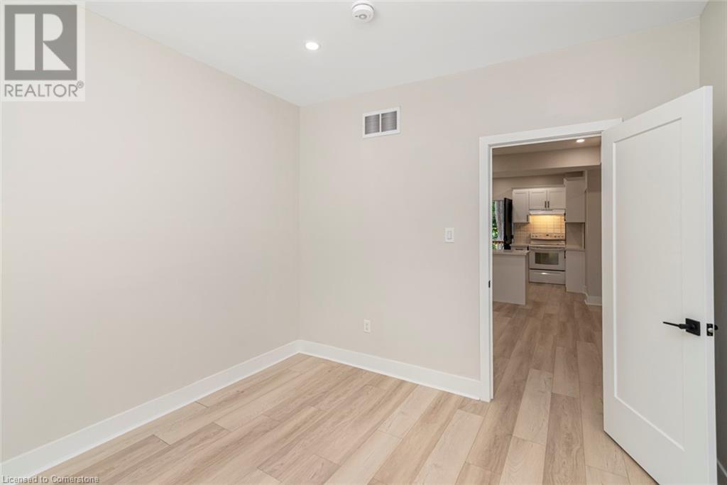 Photo 28 of 200 Sanford Avenue S, Hamilton ON