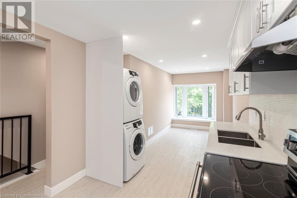 Photo 8 of 200 Sanford Avenue S, Hamilton ON