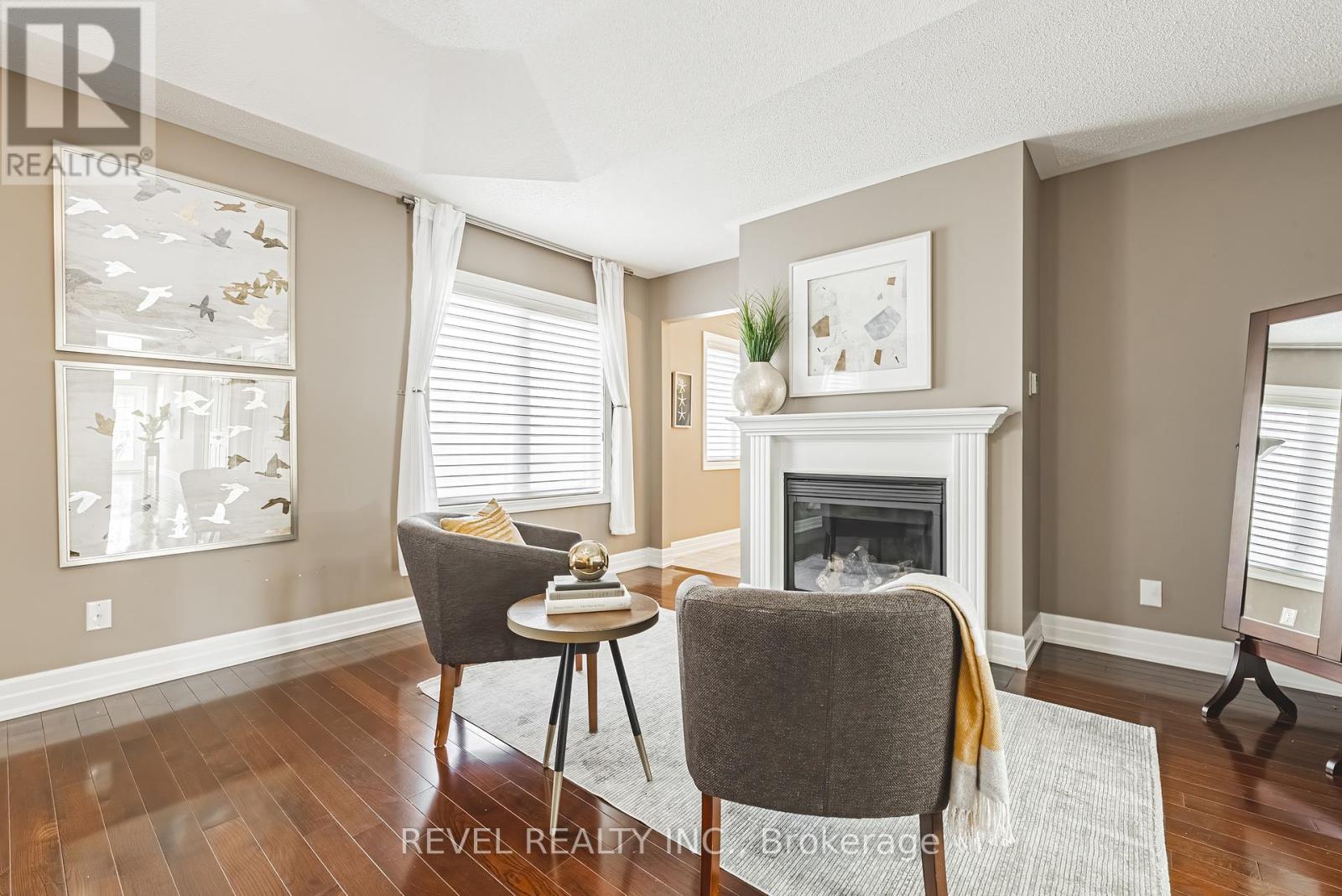 Photo 5 of 170 Forbes Terrace, Milton ON