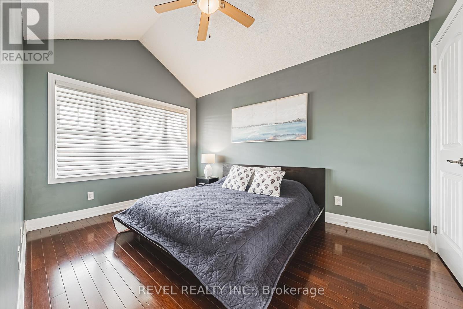 Photo 4 of 170 Forbes Terrace, Milton ON