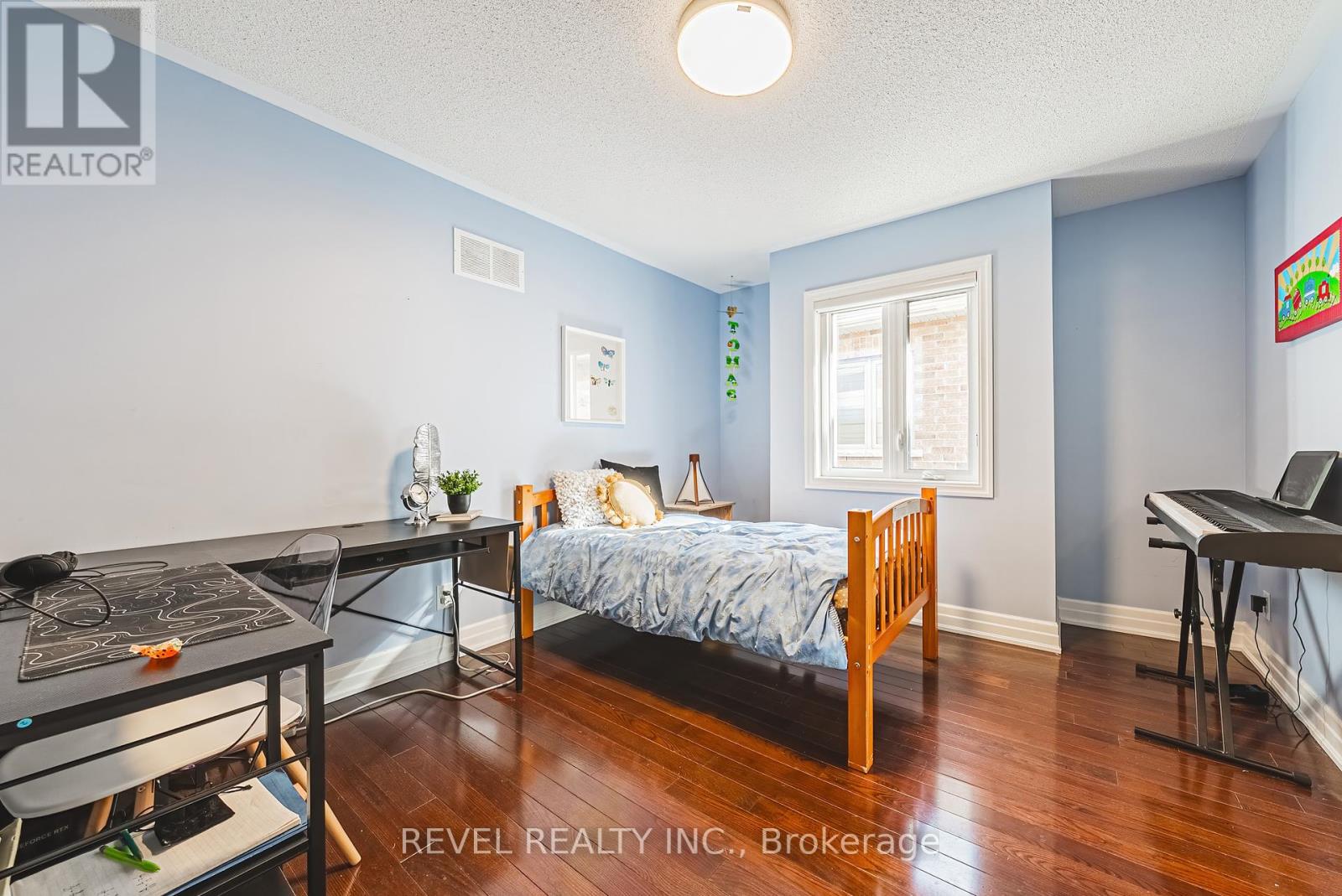 Photo 15 of 170 Forbes Terrace, Milton ON