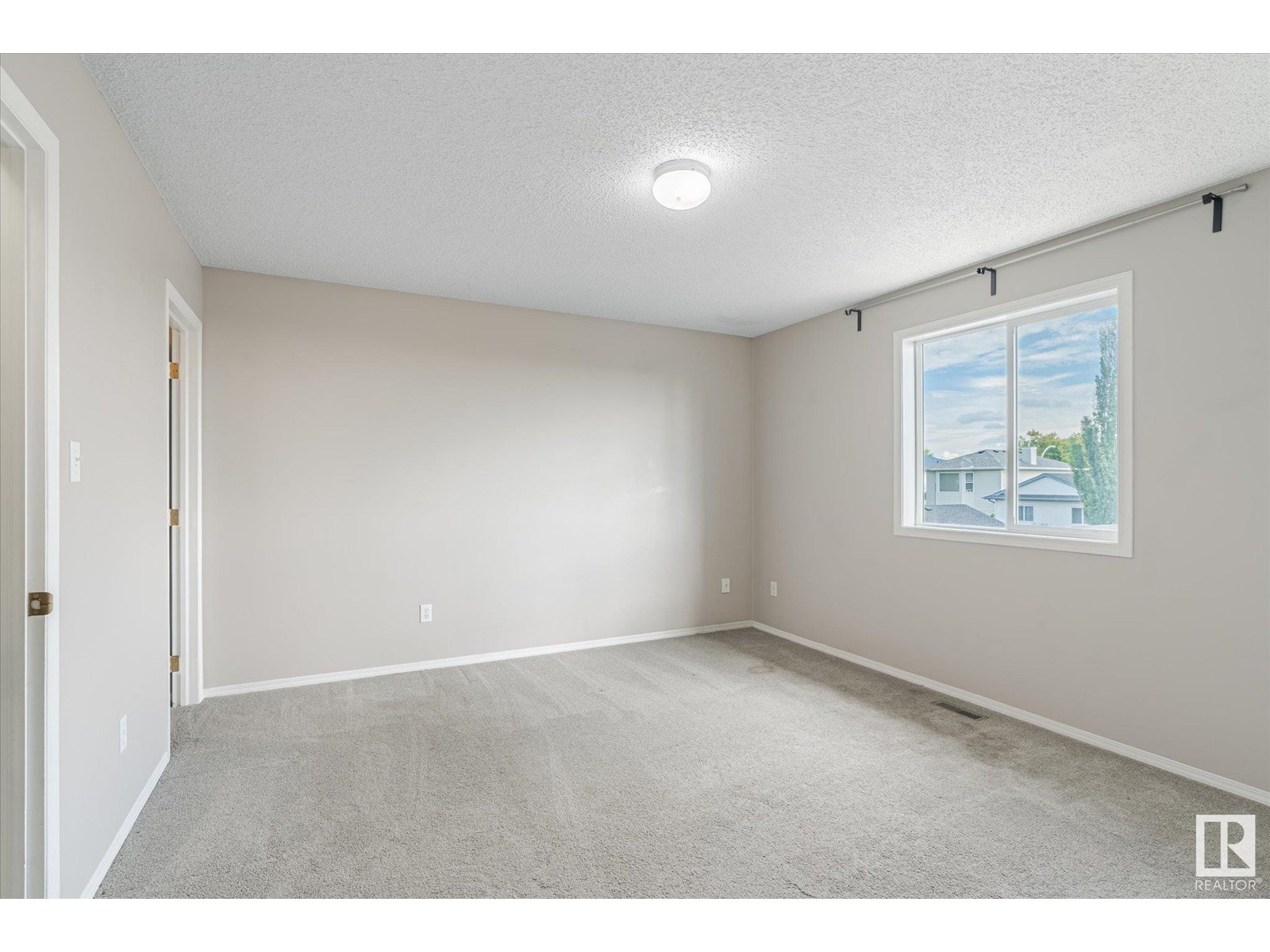 Photo 15 of 30 14803 Miller Bv Nw, Edmonton AB
