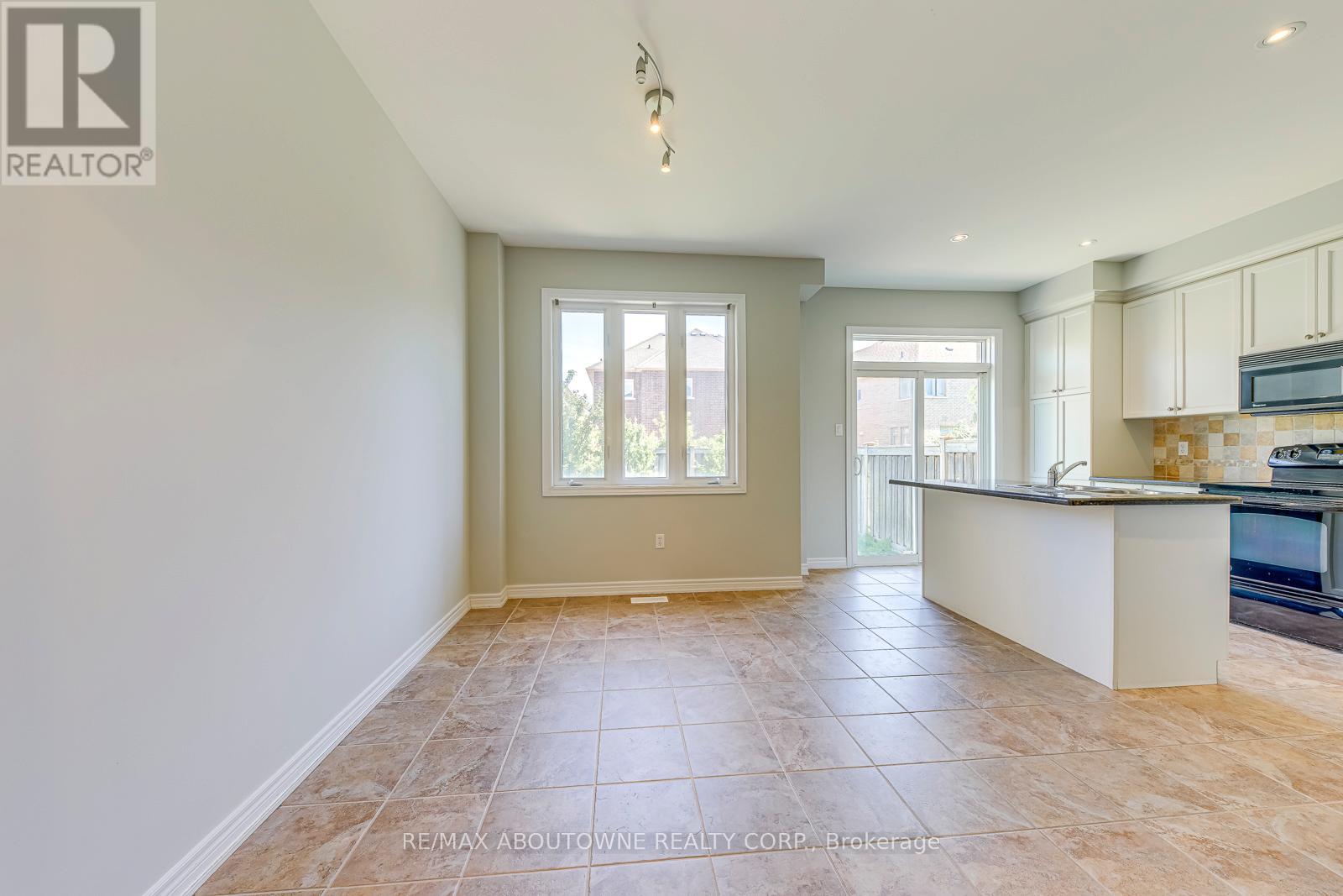Photo 10 of 1254 Craigleith Road, Oakville ON