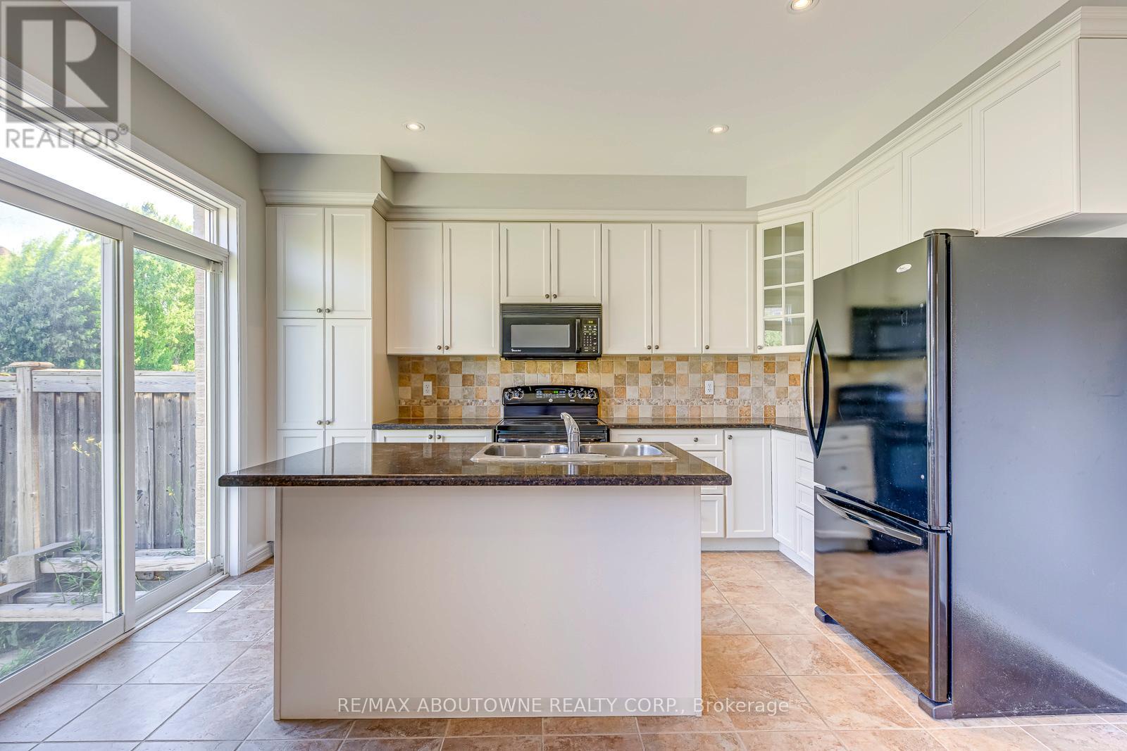 Photo 13 of 1254 Craigleith Road, Oakville ON