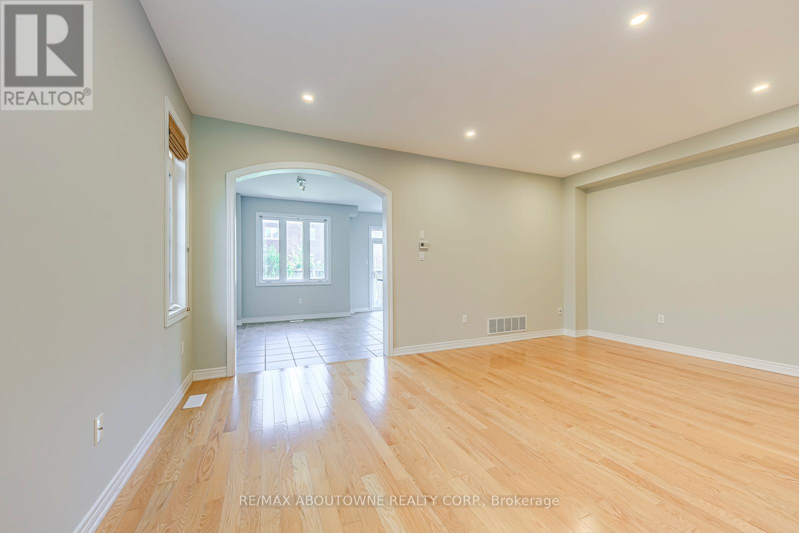 Photo 6 of 1254 Craigleith Road, Oakville ON
