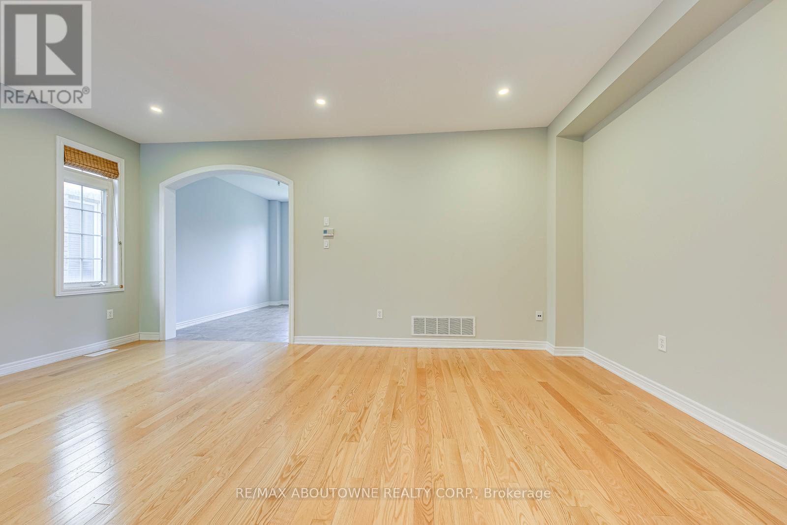 Photo 7 of 1254 Craigleith Road, Oakville ON