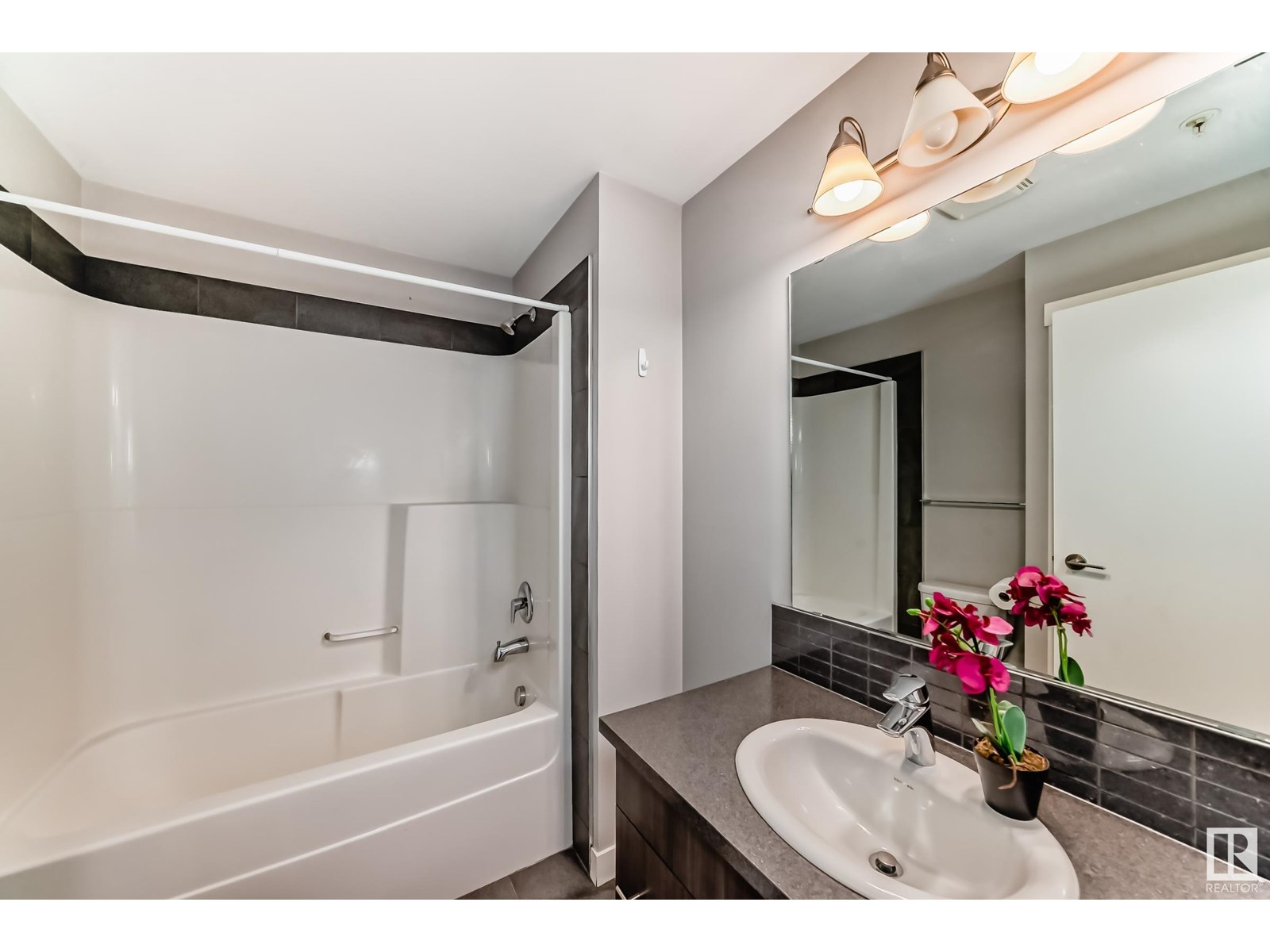 Photo 22 of 806 10226 104 St Nw, Edmonton AB