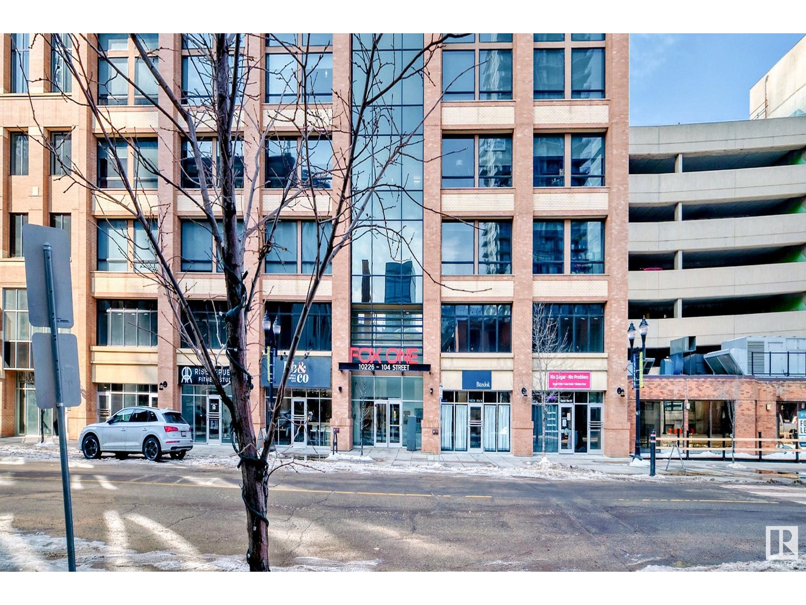 Photo 3 of 806 10226 104 St Nw, Edmonton AB