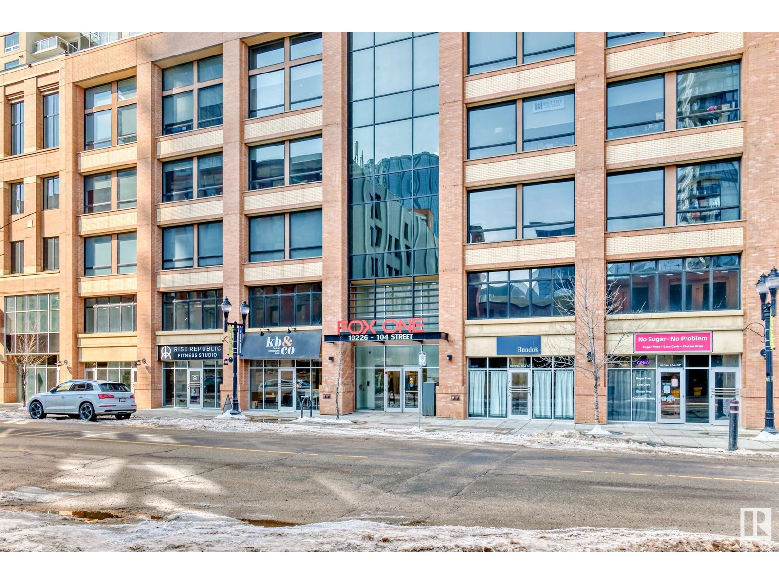 Photo 4 of 806 10226 104 St Nw, Edmonton AB