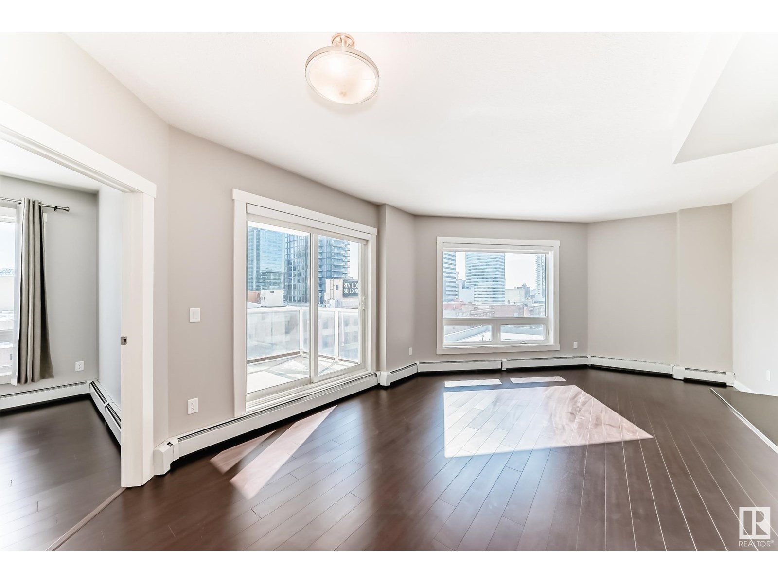 Photo 5 of 806 10226 104 St Nw, Edmonton AB