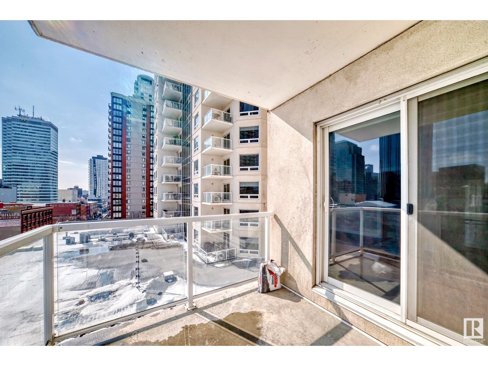 Photo 7 of 806 10226 104 St Nw, Edmonton AB