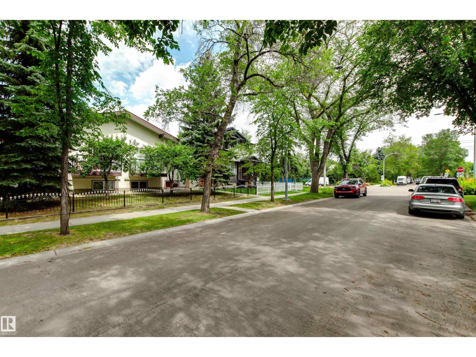 Photo 75 of 2 8314 81 Av Nw, Edmonton AB