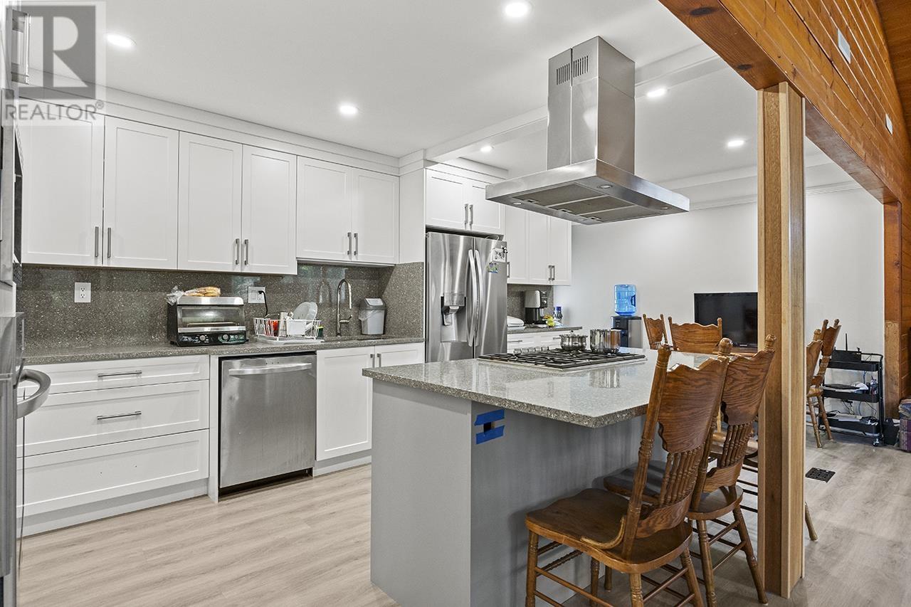 Photo 5 of 7983 Suncrest Drive, Burnaby BC