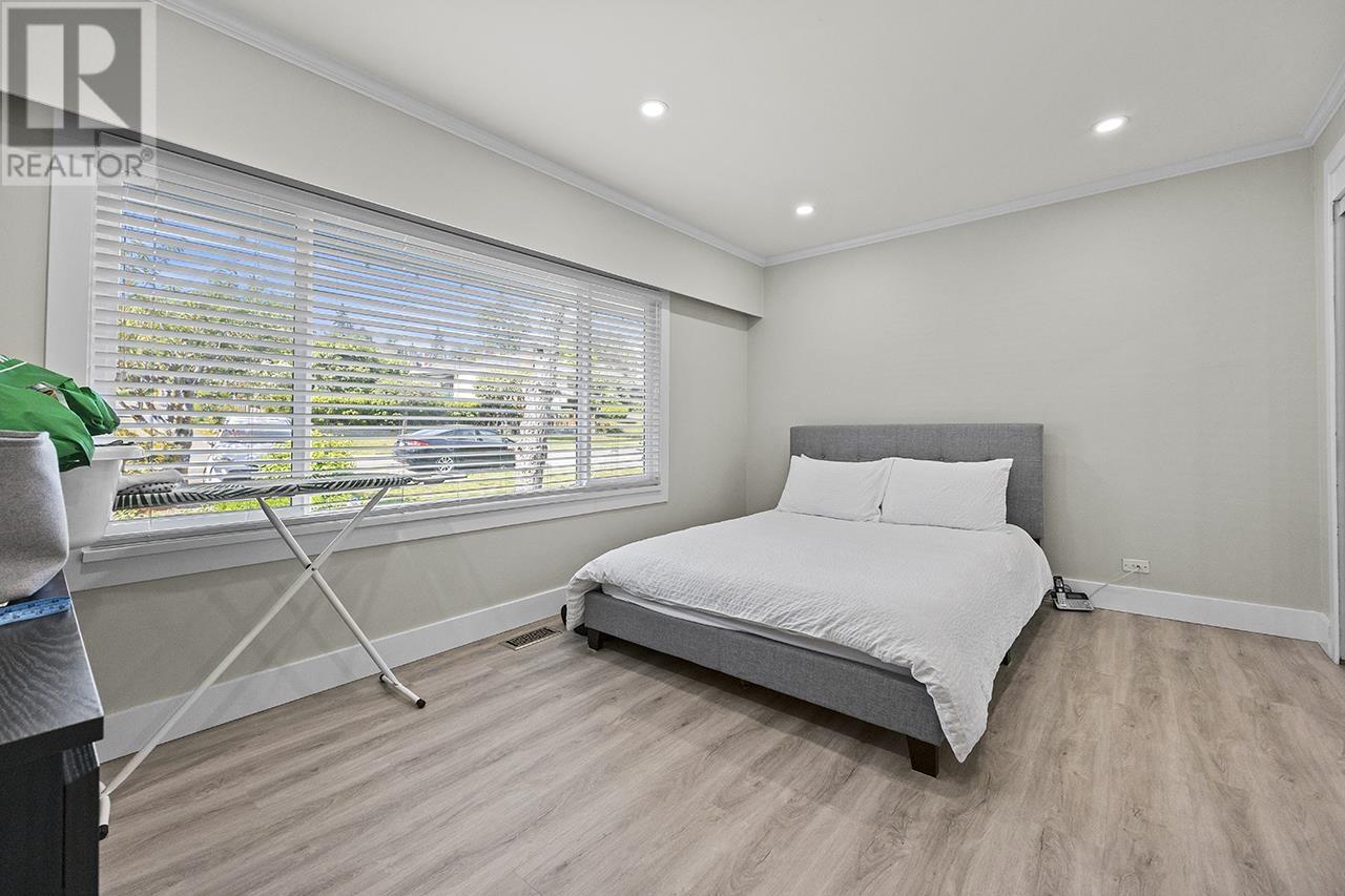 Photo 7 of 7983 Suncrest Drive, Burnaby BC