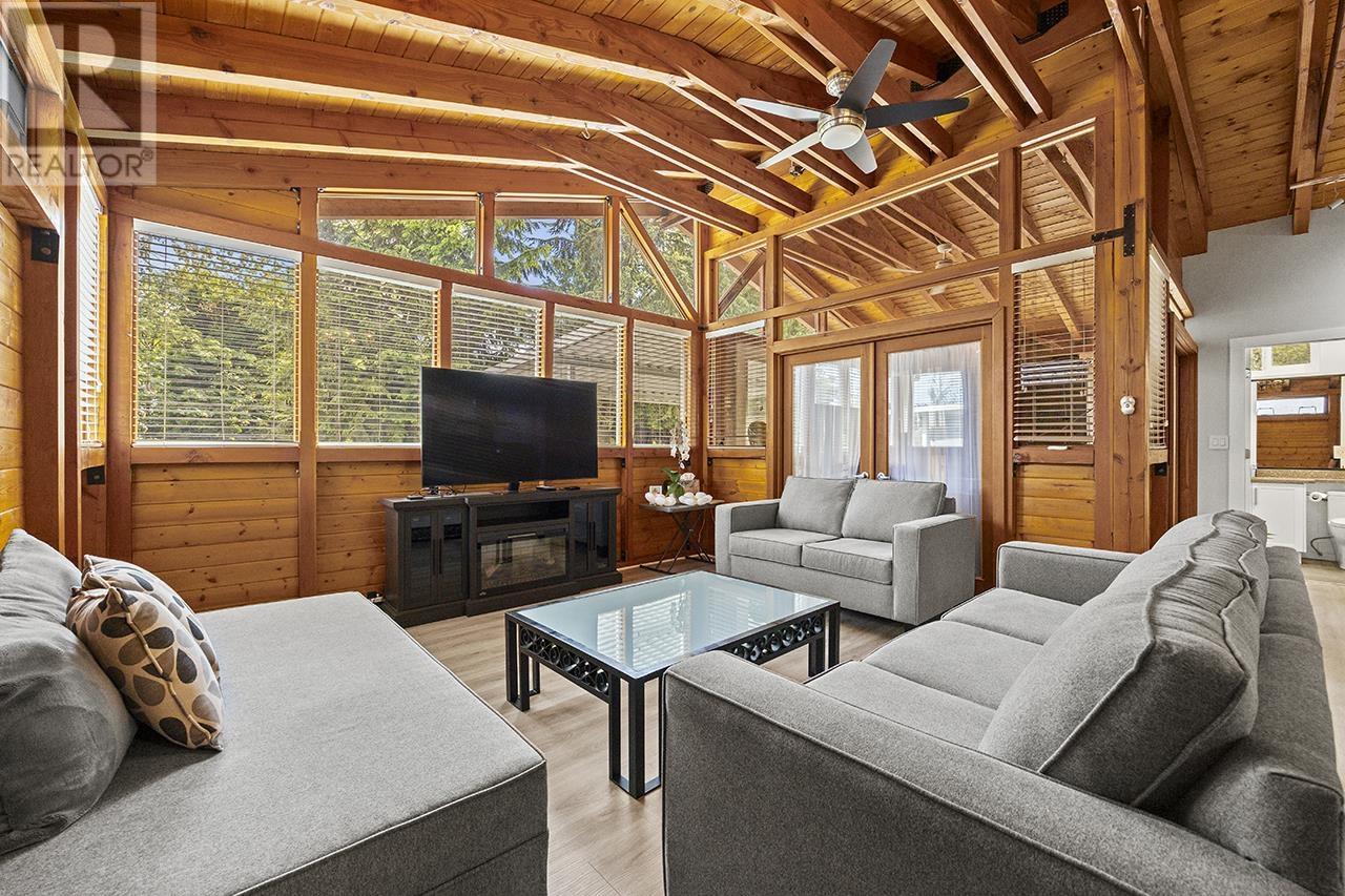 Photo 2 of 7983 Suncrest Drive, Burnaby BC