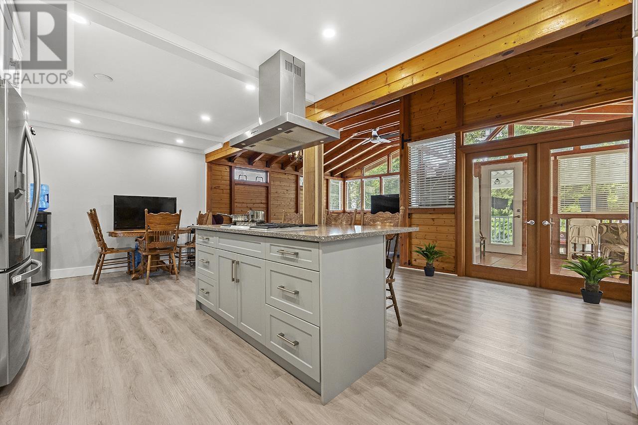 Photo 6 of 7983 Suncrest Drive, Burnaby BC