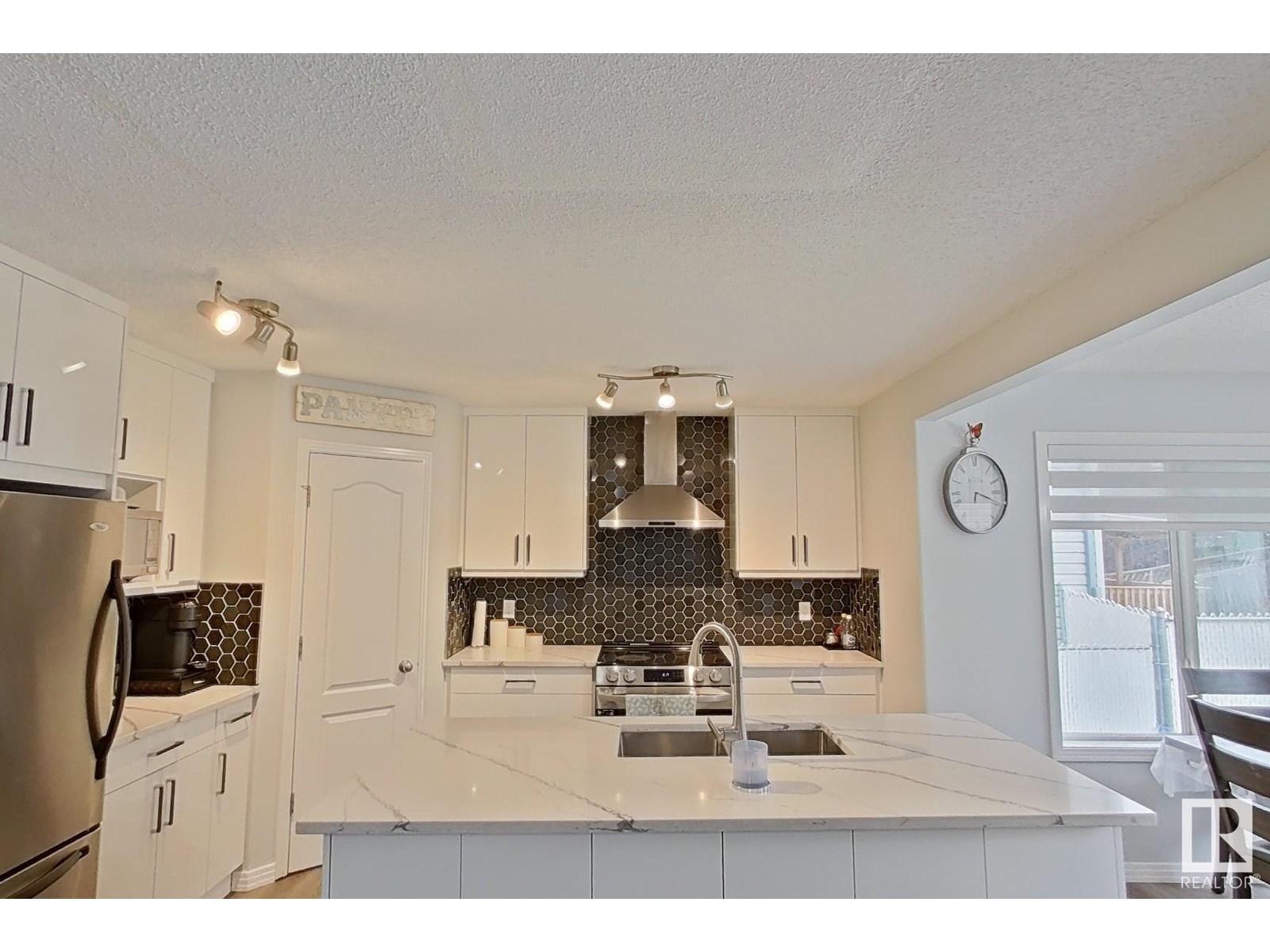 Photo 8 of 315 Wild Rose Wy Nw, Edmonton AB