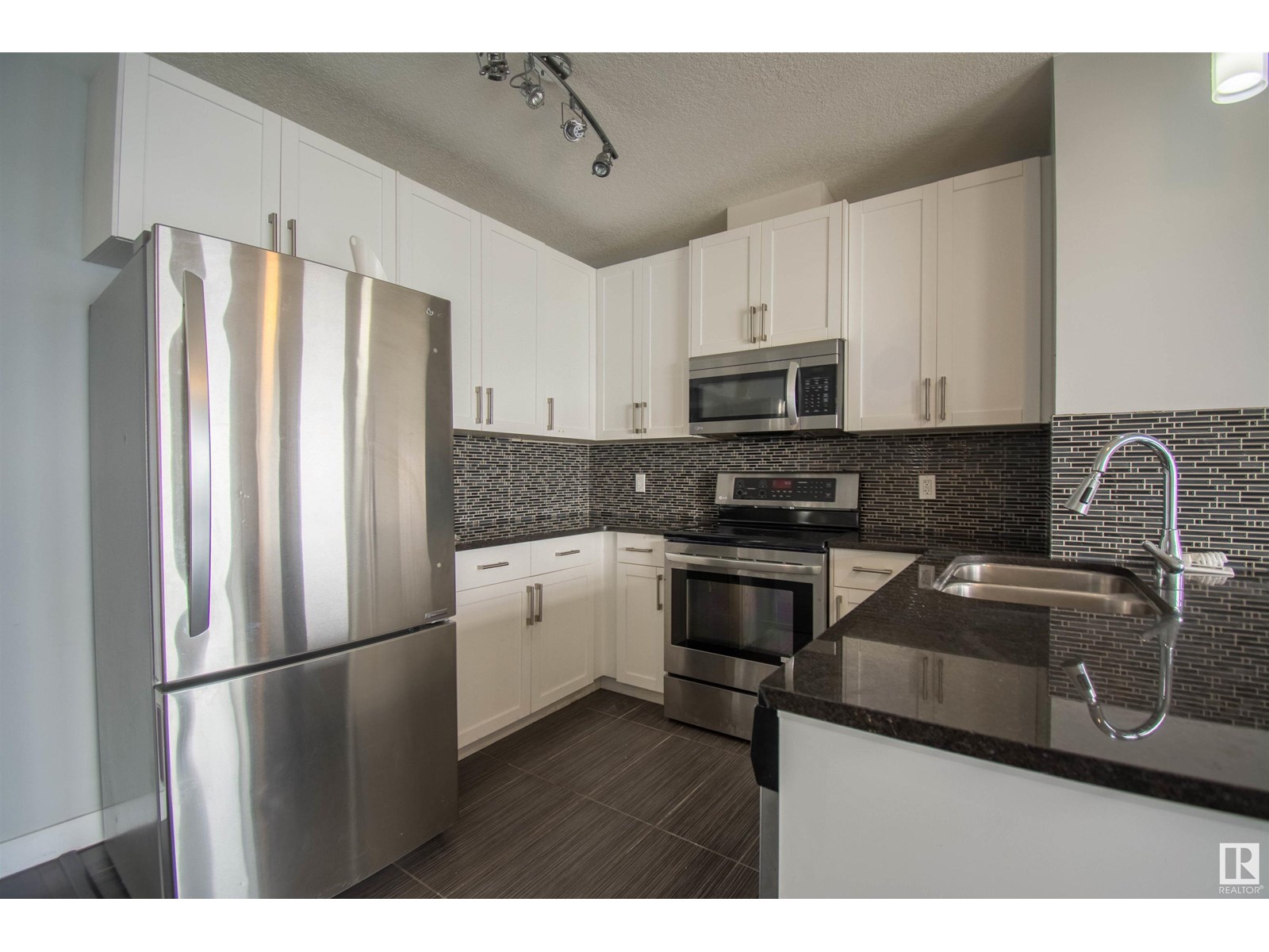 Photo 2 of 731 5151 Windermere Bv Nw, Edmonton AB