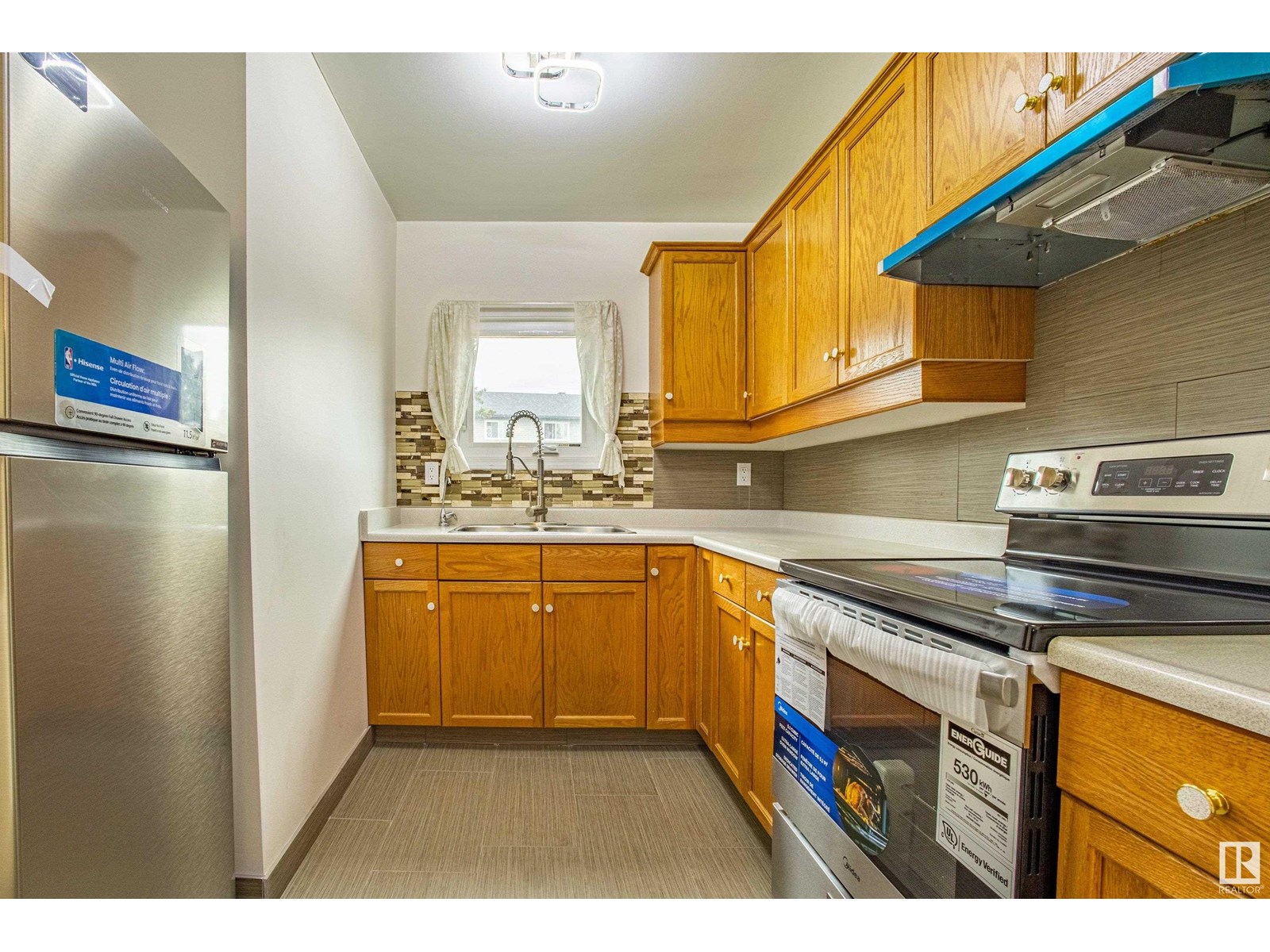 Photo 11 of 5388 38 A Av Nw, Edmonton AB