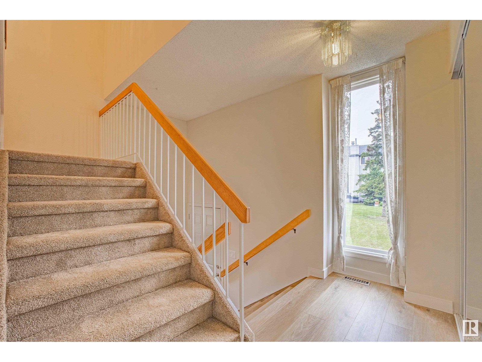 Photo 14 of 5388 38 A Av Nw, Edmonton AB
