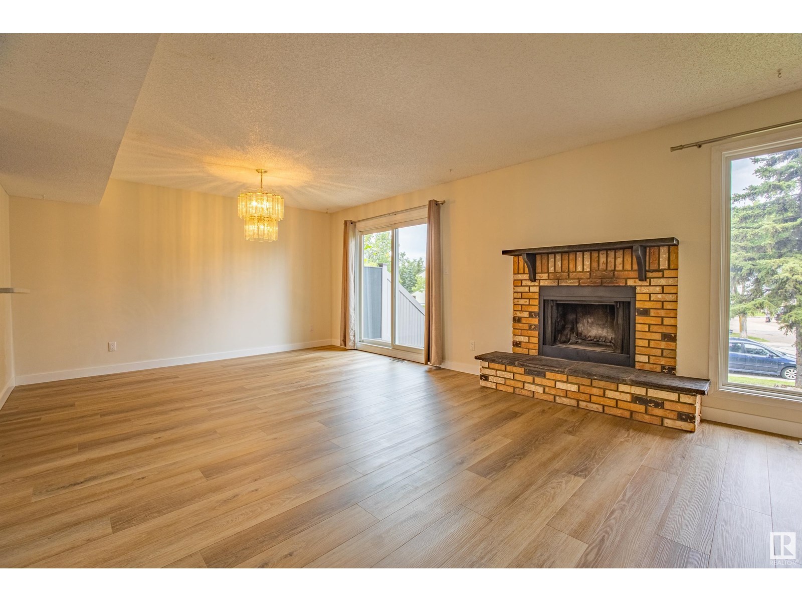 Photo 7 of 5388 38 A Av Nw, Edmonton AB