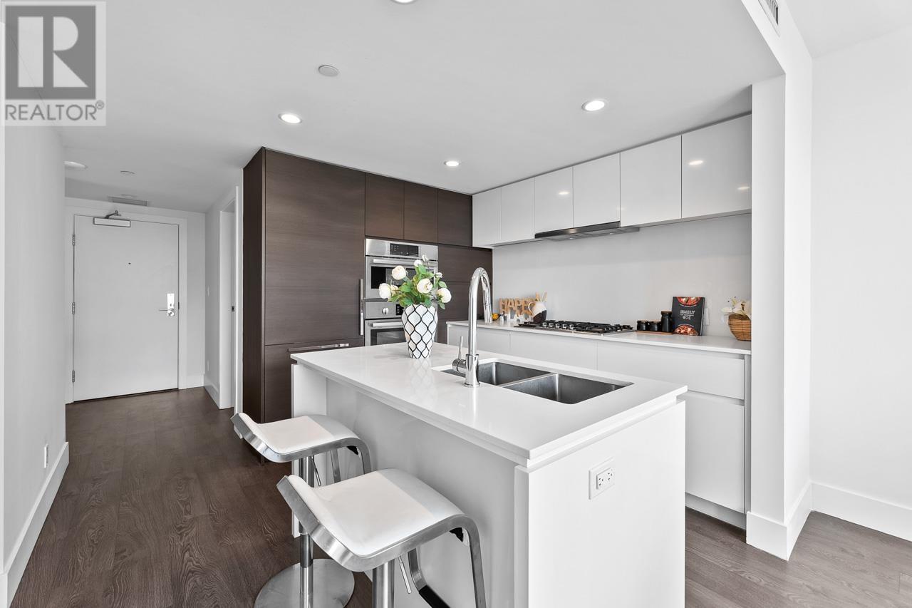 Photo 3 of 610 5508 Hollybridge Way, Richmond BC