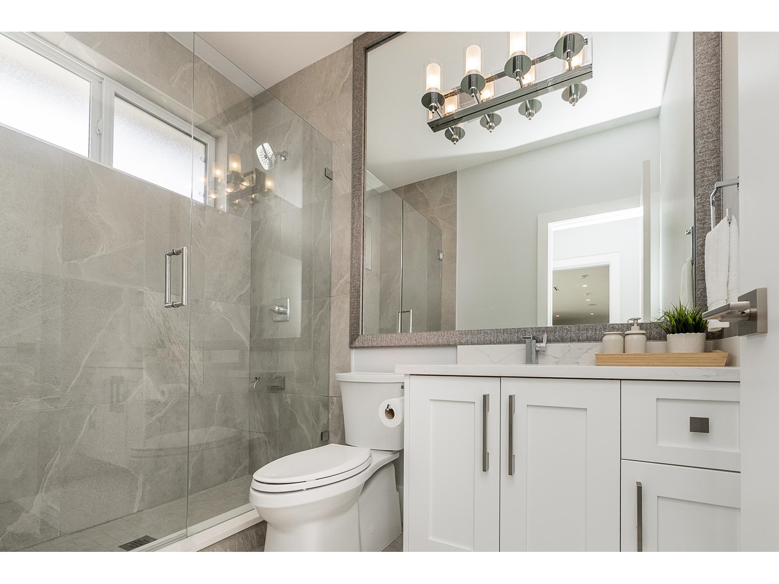 Photo 32 of 4014 204 A Street, Langley BC