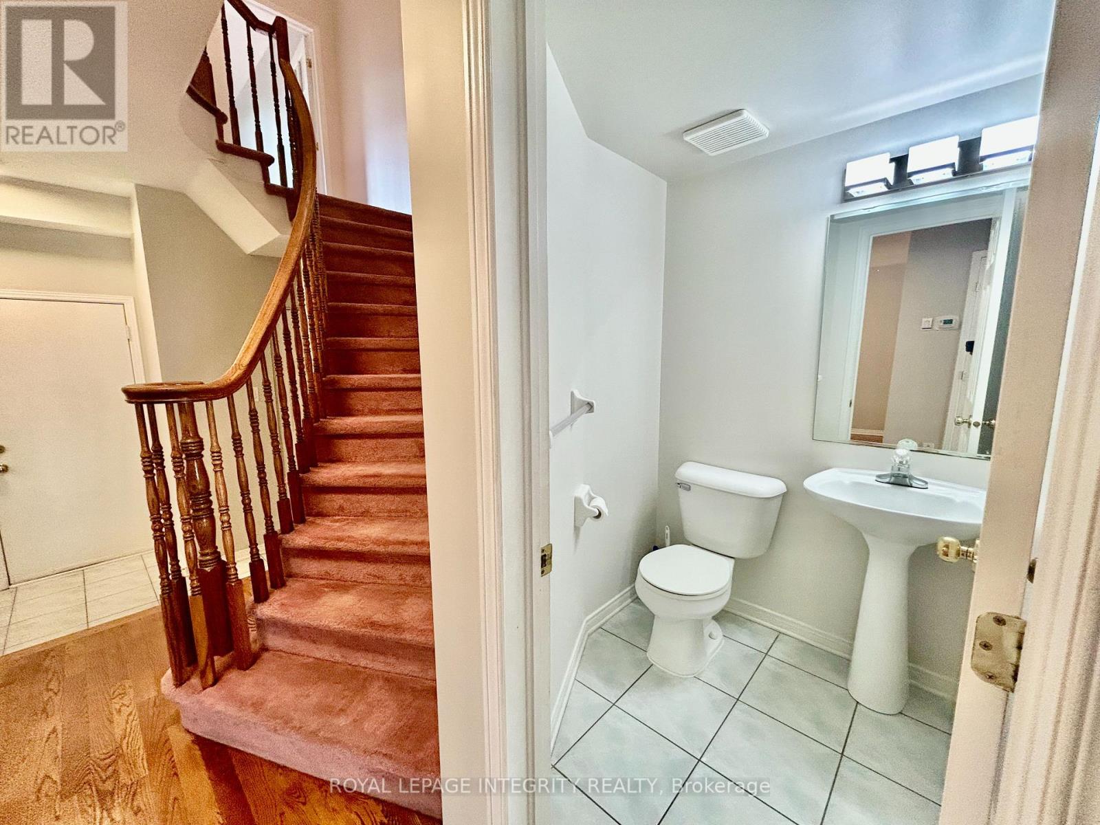 Photo 11 of 19 Cohen Avenue, Ottawa ON