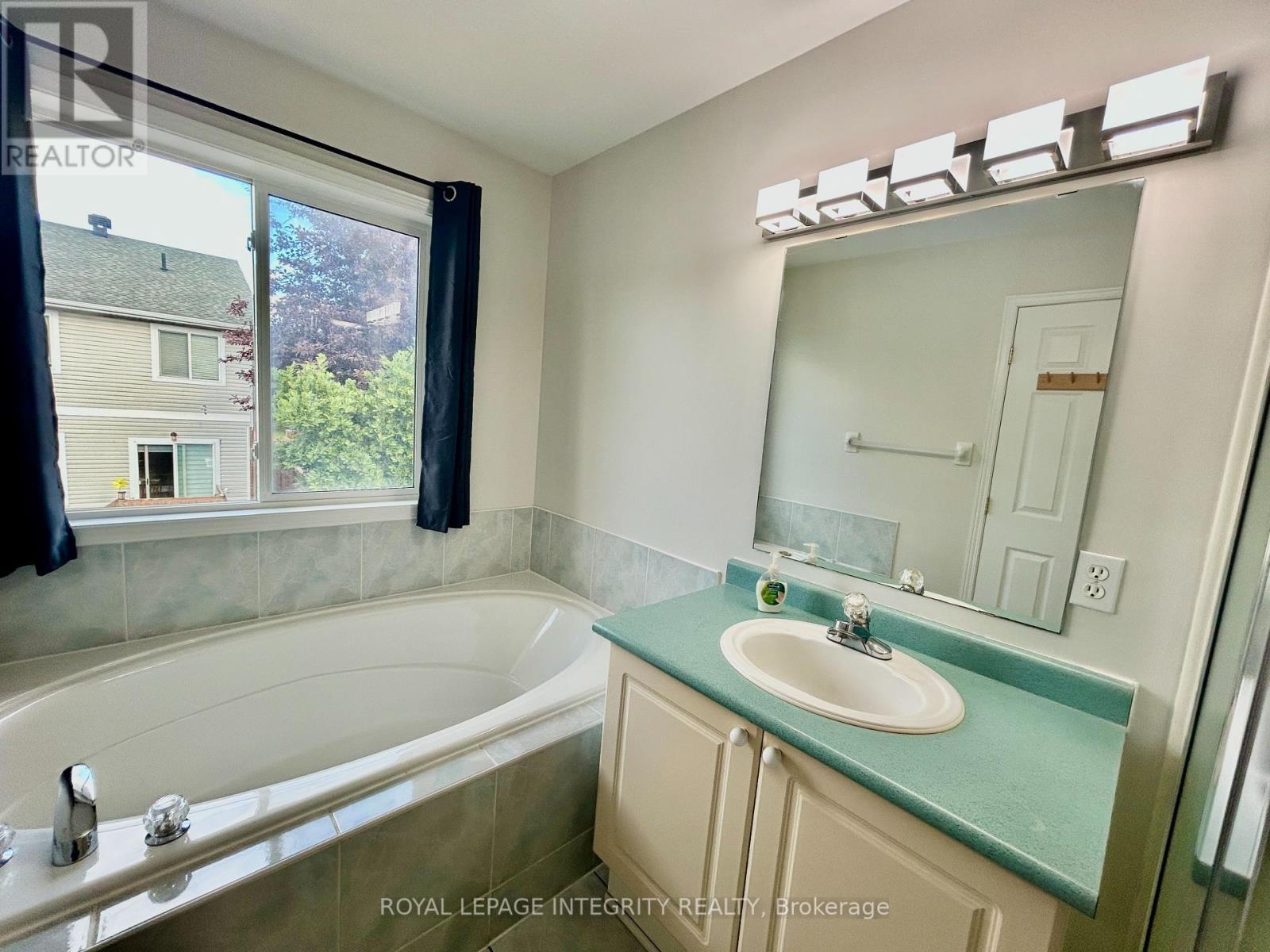 Photo 15 of 19 Cohen Avenue, Ottawa ON