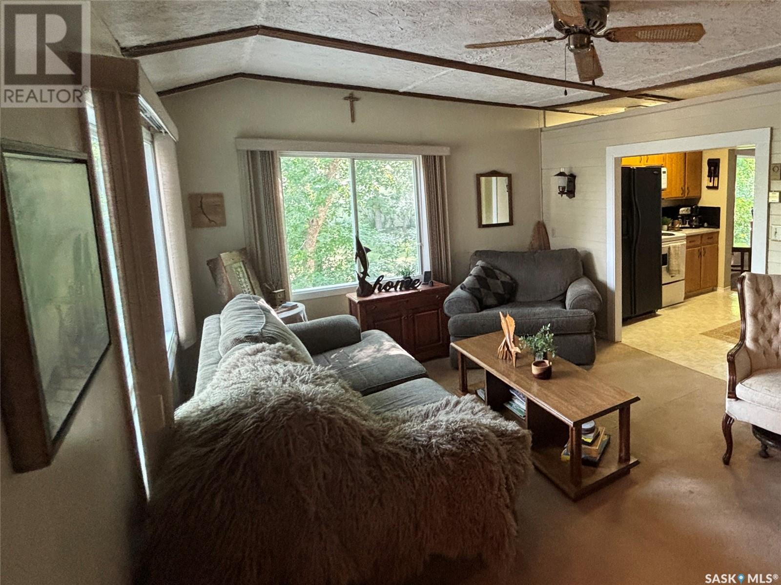 Photo 9 of 232 Green Avenue, Regina Beach SK