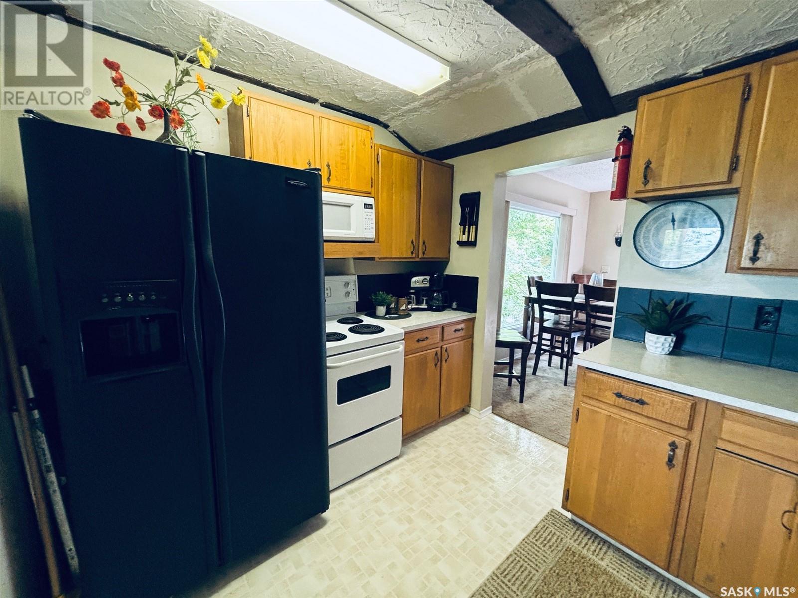 Photo 12 of 232 Green Avenue, Regina Beach SK