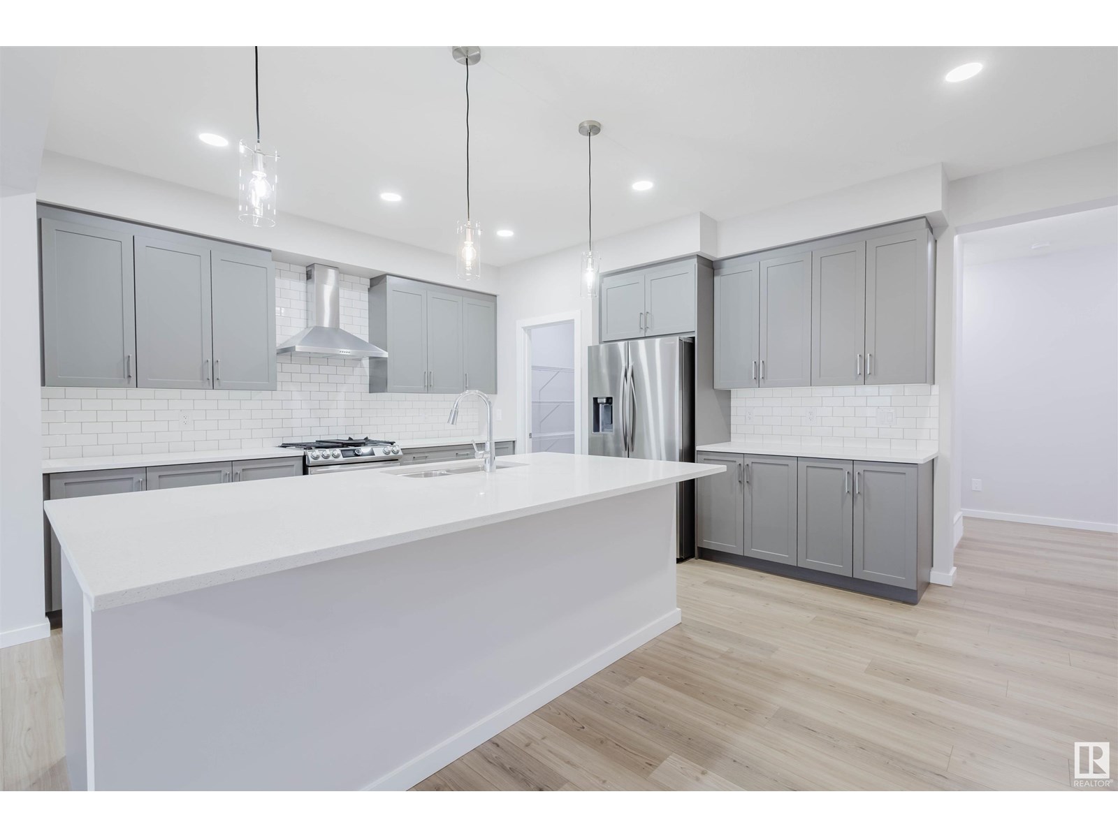 Photo 10 of 8130 226 A St Nw, Edmonton AB