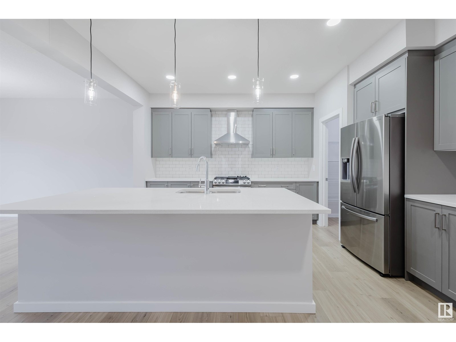 Photo 9 of 8130 226 A St Nw, Edmonton AB