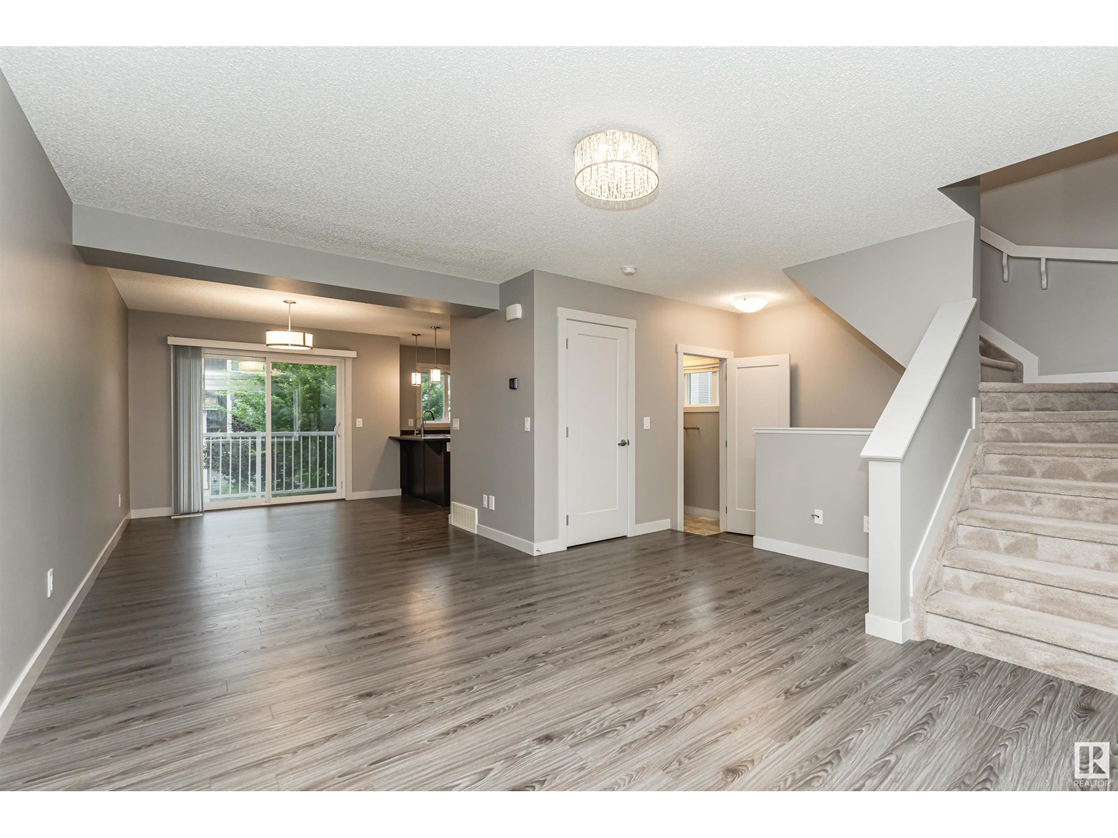 Photo 11 of 13 2121 Haddow Dr Nw, Edmonton AB