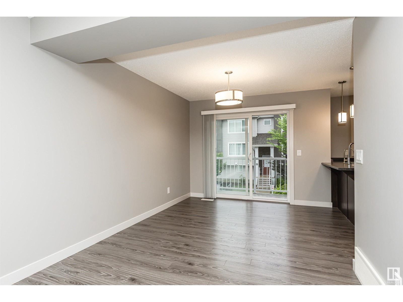 Photo 12 of 13 2121 Haddow Dr Nw, Edmonton AB