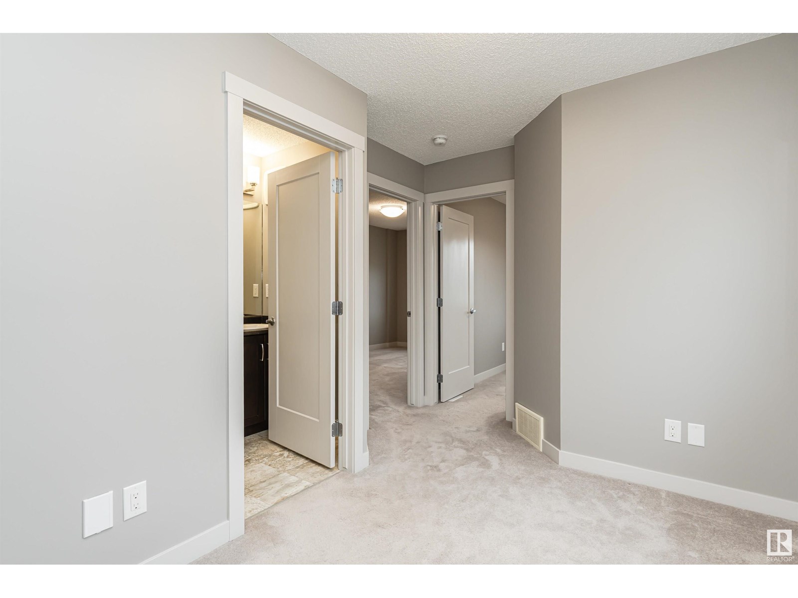 Photo 19 of 13 2121 Haddow Dr Nw, Edmonton AB