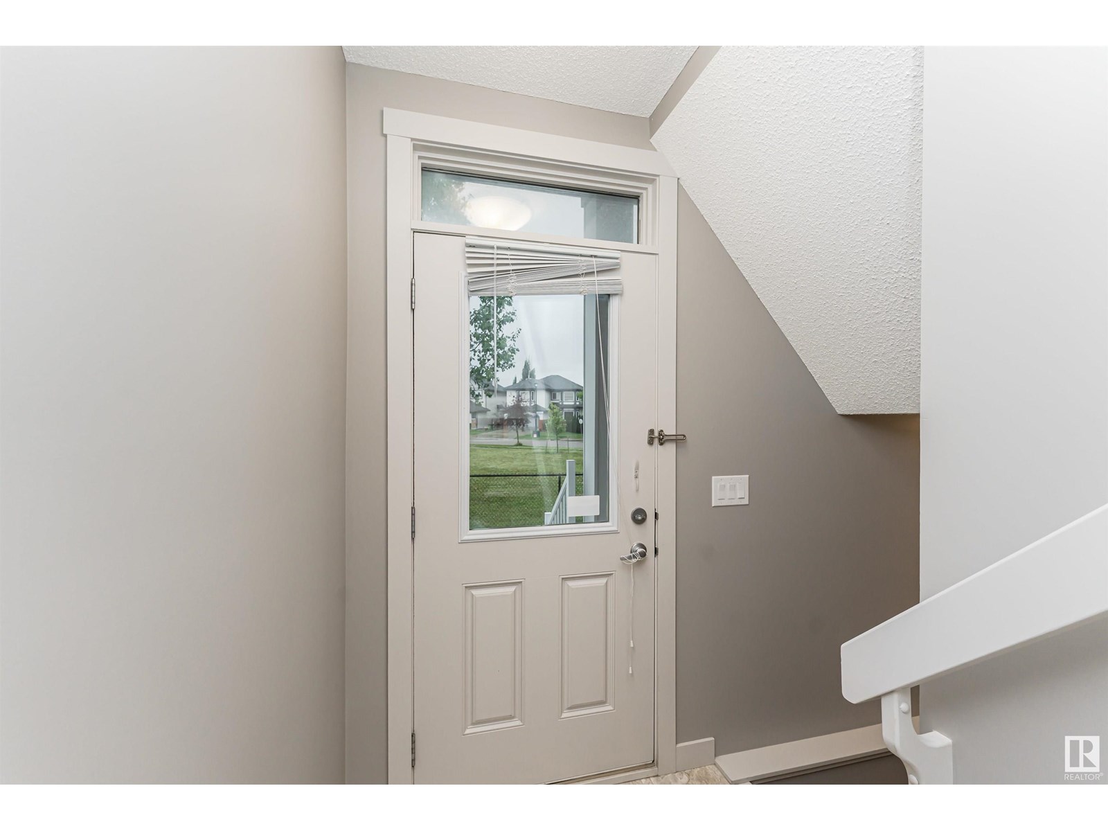 Photo 6 of 13 2121 Haddow Dr Nw, Edmonton AB