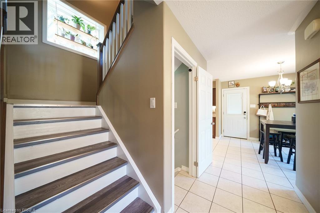 Photo 10 of 23 Park Road S, Brantford ON