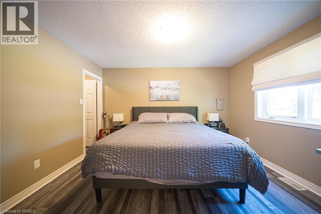 Photo 16 of 23 Park Road S, Brantford ON