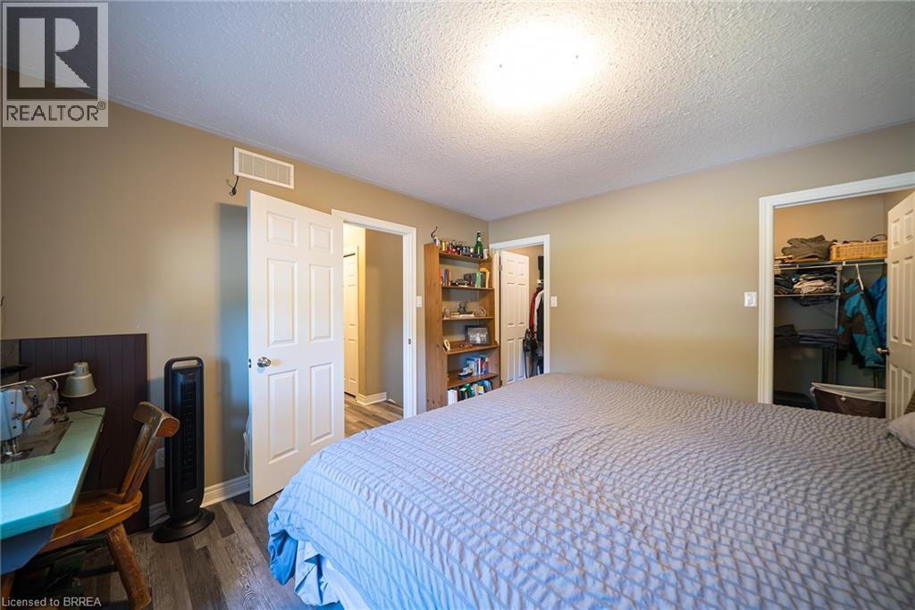 Photo 18 of 23 Park Road S, Brantford ON
