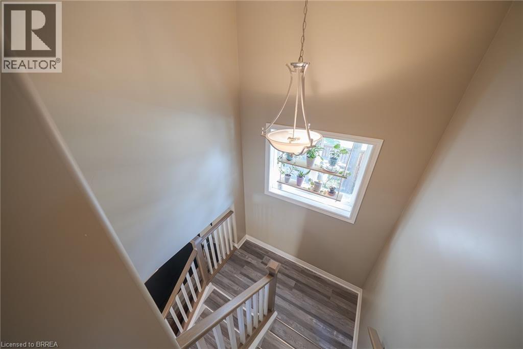 Photo 19 of 23 Park Road S, Brantford ON