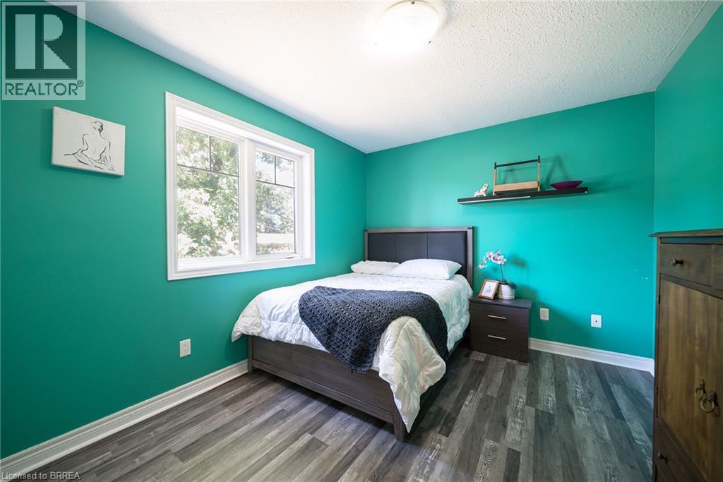 Photo 21 of 23 Park Road S, Brantford ON