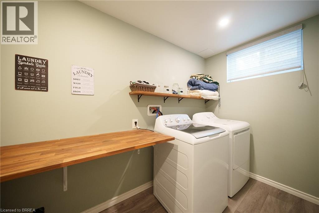 Photo 27 of 23 Park Road S, Brantford ON
