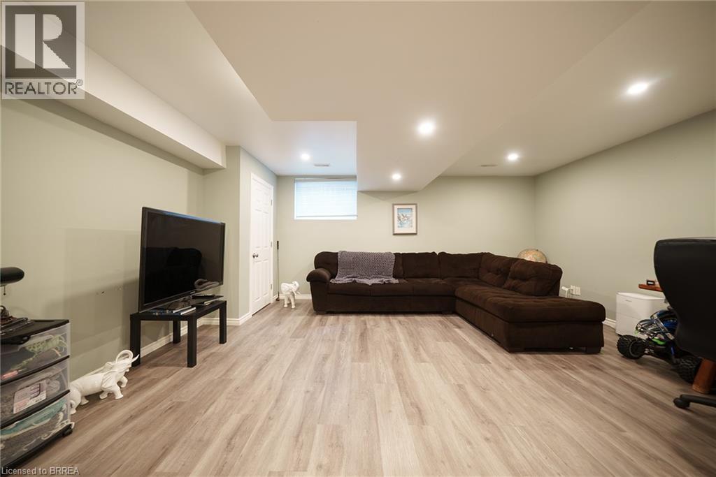 Photo 28 of 23 Park Road S, Brantford ON