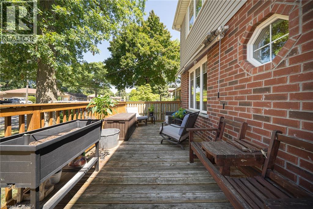 Photo 3 of 23 Park Road S, Brantford ON